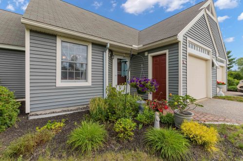22 Winterberry Ct, Cumberland, ME 04021-4056