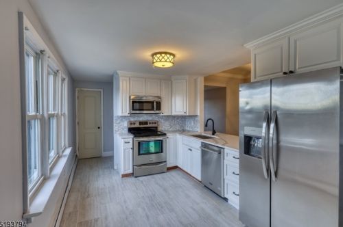 8 Brooklyn Mountain Rd, Hopatcong, NJ 07843-1410