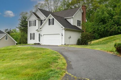 11 Tarragon Dr, East Hampton, CT 06424-1757