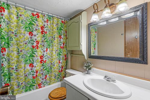 2180 Sky Top Trl, York PA  17315-2272 exterior