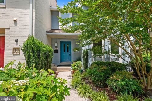 2020 Chadds Ford Dr, Herndon, VA 20191-4010