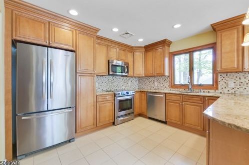 87 Briar Hills Cir, Springfield, NJ 07081-3421