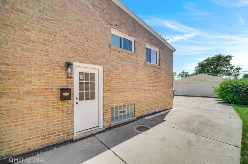 8632 Olcott Ave, Niles IL  60714-2022 exterior