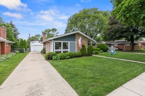 22 Phelps Ave, Arlington Hts, IL 60004-6528
