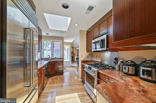 204 Sayre Dr, Princeton NJ  08540-5826 exterior