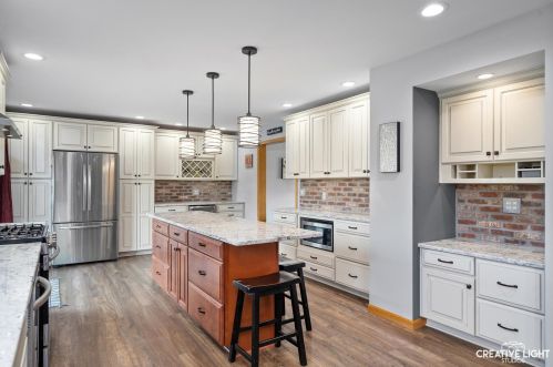 1637 Forestview Dr, Sycamore, IL 60178-1078