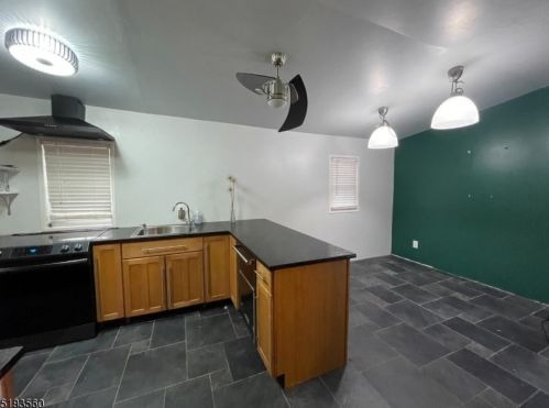 147 Kiel Ave, Kinnelon, NJ 07405-2543