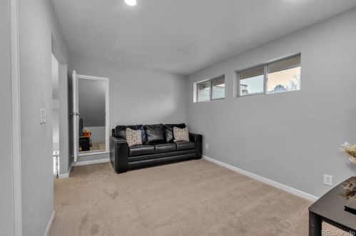 8238 Jasmine Ct, Englewood CO 80112-1033 exterior