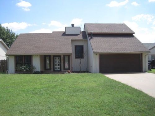 2431 Franklin Dr, Enid, OK 73703-1329