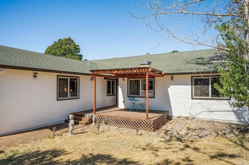 19239 Coyle Springs Rd, Middletown, CA 95467-8229