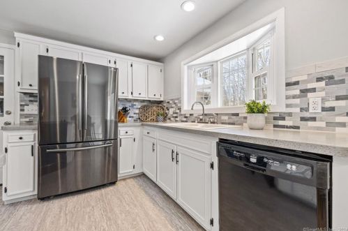 531 Atkins St, Middletown CT  06457-1546 exterior