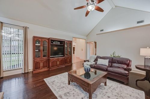 2312 Colleen Ct, Carrollton TX 75007-2037 exterior