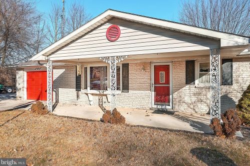 757 Fairview Dr, Hanover, PA 17331-8433