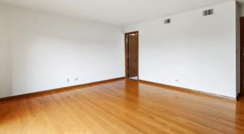 8401 Park Ave, Willowbrook IL 60527-6343 exterior