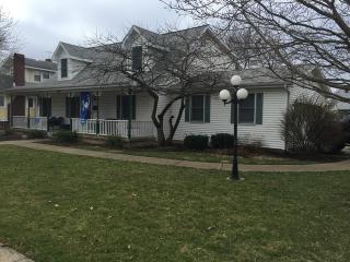 128 Euclid Ave, Hollowayville, IL 61356-1812