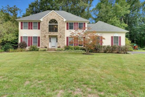 8 Chanowich Ct, Middletown, NJ 07748-2200