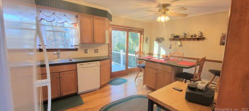 124 Sierra St, Waterbury, CT 06704-2838