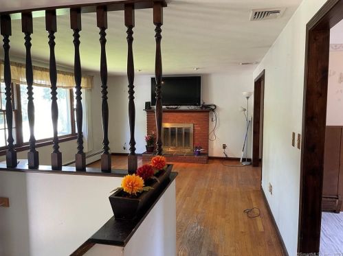 18 School Dr, East Hampton, CT 06447-1506