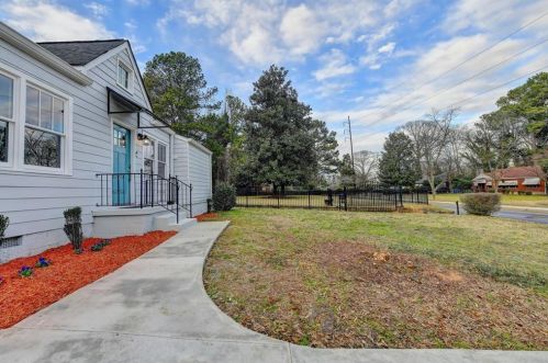 620 Hamilton E Holmes Dr, Atlanta, GA 30318-6124