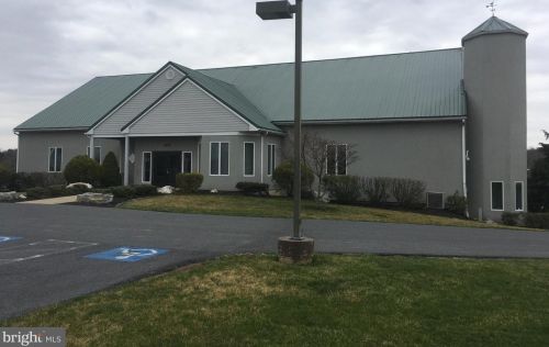 110 Dovefield Dr, Lancaster PA  17603-4686 exterior