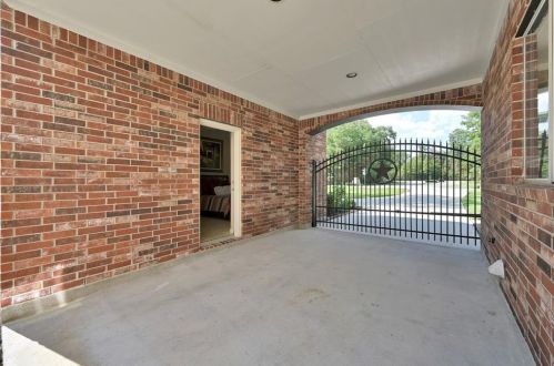 9010 Willow Spg Ln, Conroe TX  77302-3496 exterior