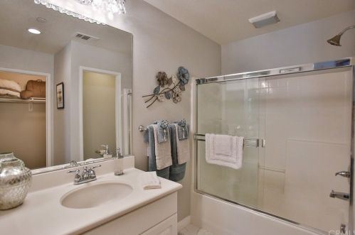 146 Hedge Bloom, Irvine CA  92618-1517 exterior