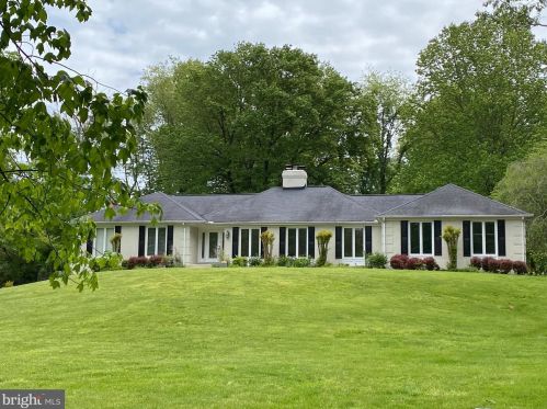 6127 Clifton Rd, Clifton, VA 20124-1302