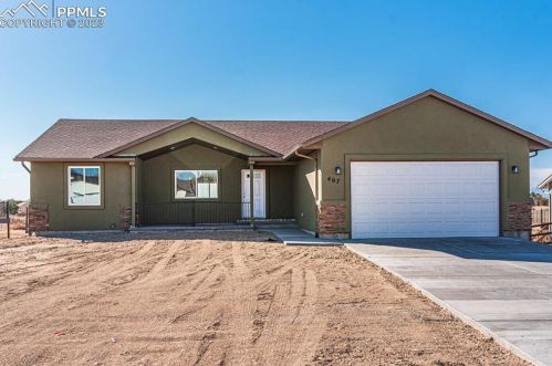467 Laporte Dr, Pueblo, CO 81007-1571