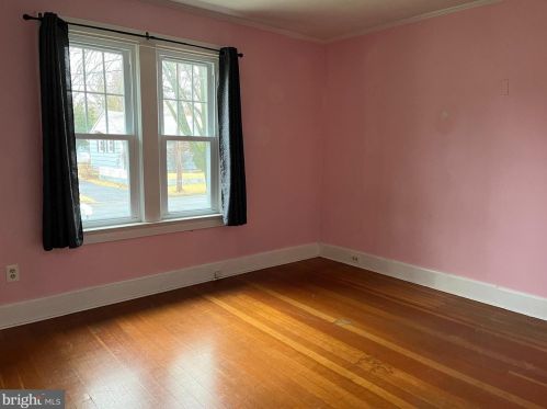 56 Mandl St, Trenton NJ  08619-3604 exterior