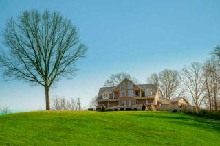 425 Smith Chapel Rd, Tullahoma, TN 37388-8823