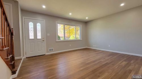 121 Orange St, Edison, NJ 08817-3566