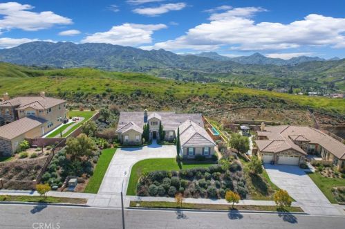 3076 Crystal Ridge Ln, Colton, CA 92324-9241