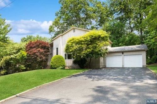 245 Parsells Ln, Closter, NJ 07624-2932