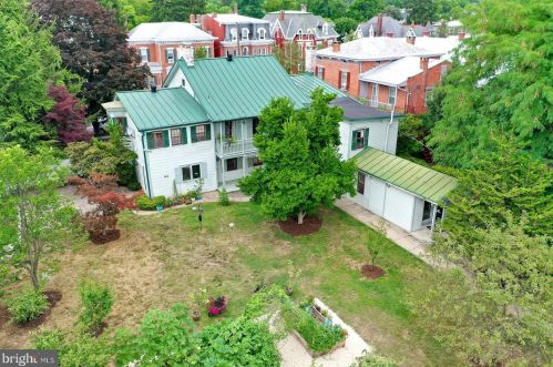 251 Hanover St, Carlisle PA  17013-1928 exterior