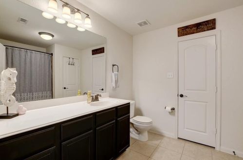 1437 Treeta Trl, Uhland TX 78640 exterior