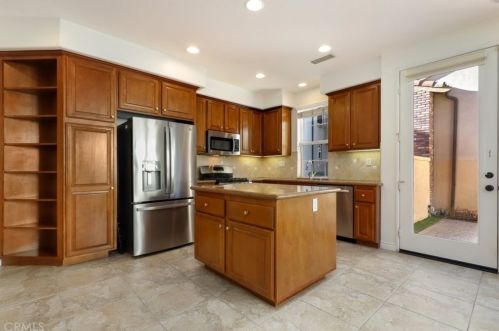 309 Tall Oak, Irvine CA  92603-0673 exterior