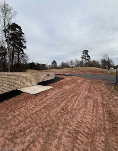 601 Bermuda Dr, Eden, NC 27288-3576