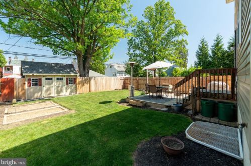 239 Railroad Ave, Ephrata PA  17522-2327 exterior
