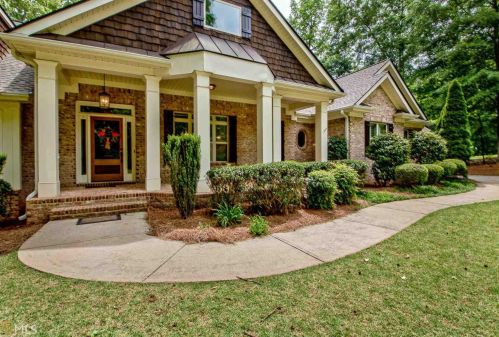 30 Lake Ridge Dr, Newnan, GA 30263-3140