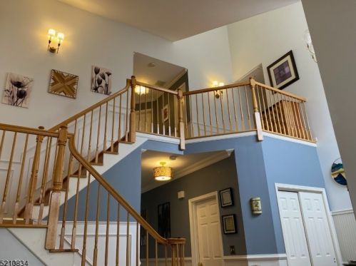 37 Kiser Ln, Bridgewater, NJ 08807-5768