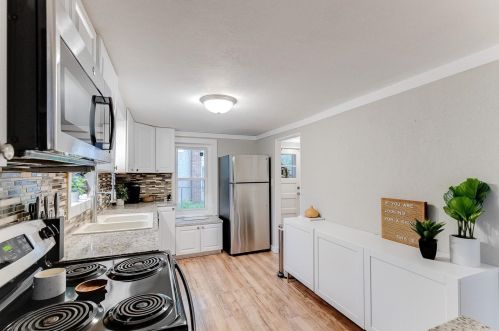 2705 Kirkwood Ln, Minneapolis MN  55441-2925 exterior