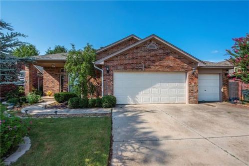 1917 Cedar Meadow Ln, Edmond, OK 73003-2422