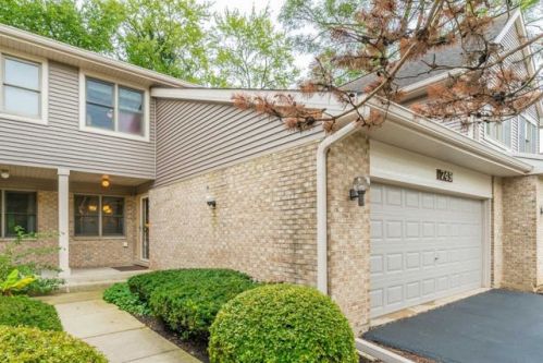 749 Walden Dr, Palatine, IL 60067-8648