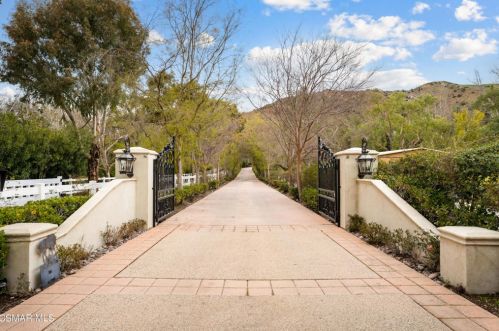 28685 Wagon Rd, Calabasas, CA 91301-2729