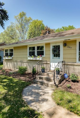 207 County Road F, Saint Paul MN  55127-6106 exterior