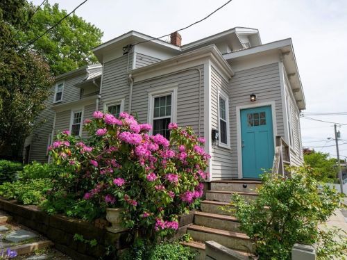 26 Anthony St, Middletown, RI 02840-3522