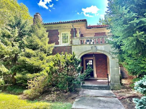 2708 Washington St, Allentown, PA 18104-3838