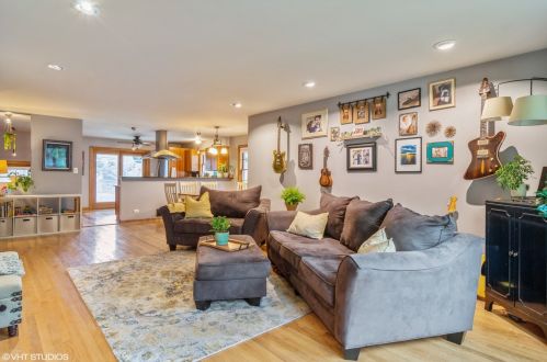 210 I Oka Ave, Mount Prospect, IL 60056-3006