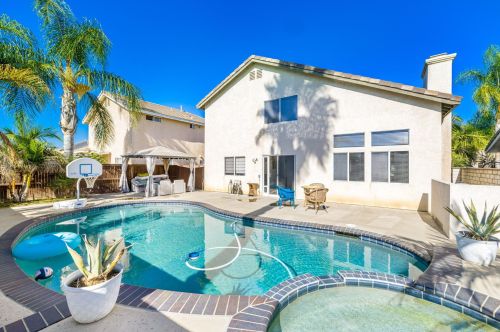 7607 Canberra Way, Riverside CA  92508-6067 exterior