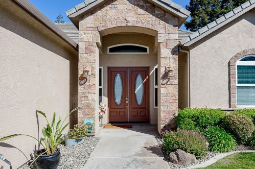 1527 Deerpark Dr, Manteca, CA 95336-8665